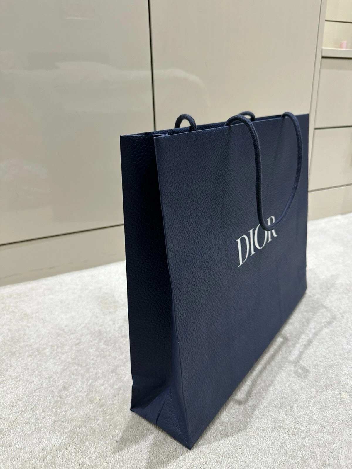 Sac en papier cadeau Dior bleu marine moyen 42x34x10cm