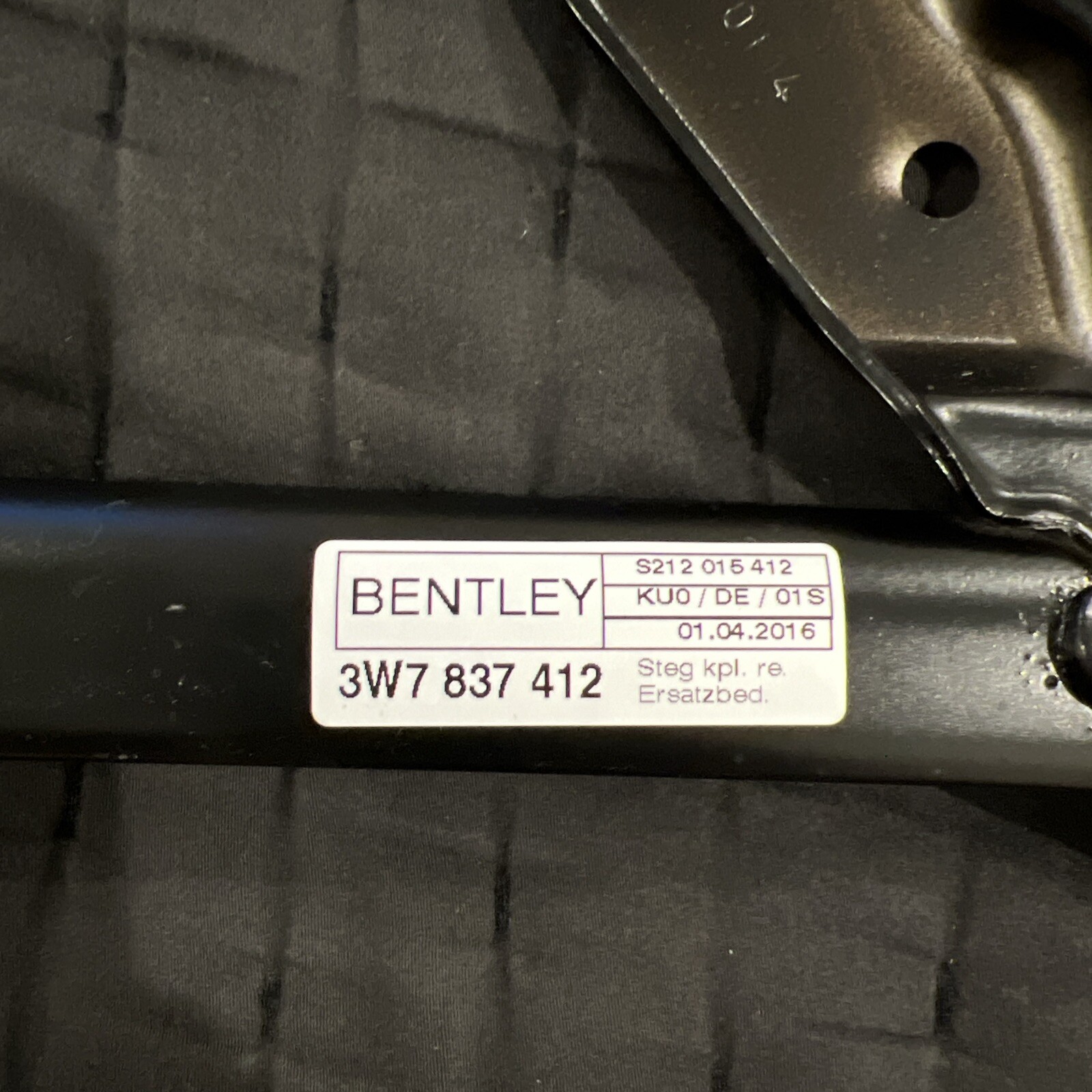 GENUINE BENTLEY Continental GTC Right Front Window Channel Guide 3W7837412
