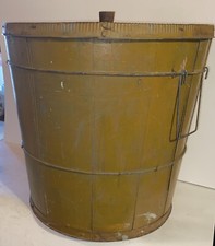 Gran cubo de azúcar de barril de madera antiguo primitivo con tapa pintura azul mostaza antigua