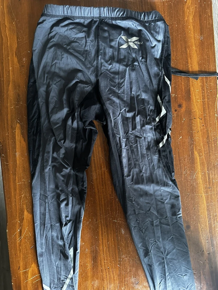 Medias de compresión para hombre 2xu Elite pequeñas altas Foto 2 de 4