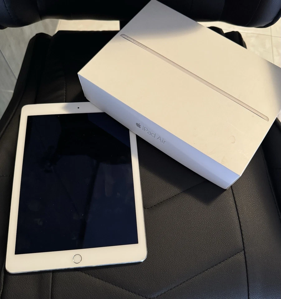 Apple iPad Air 2  2a Generazione 9.7" 32Gb Wi-Fi Tablet  -  Bianco - argento - Immagine 2 di 4
