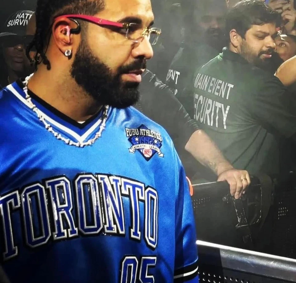 Camiseta deportiva FUBU edición City Toronto 05 azul claro cuello en V para hombre XL Foto 4 de 4