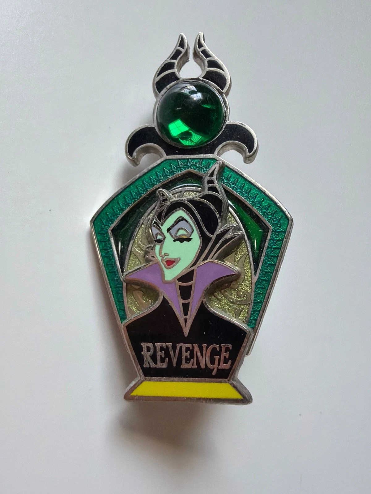 AP Disney Essence of Evil Perfume Revenge Maleficent Jeweled 3-D Pin LE 3000 NEW