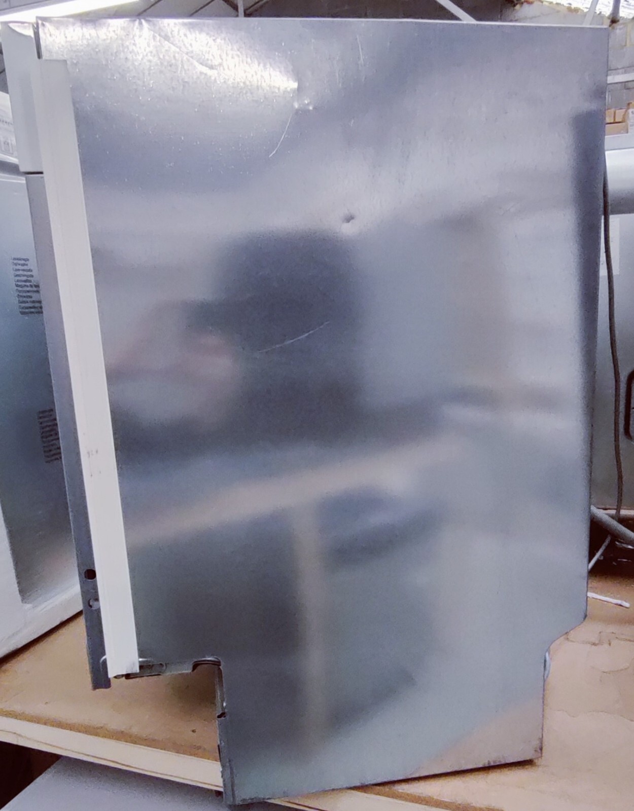 can you hang mirror with command strips