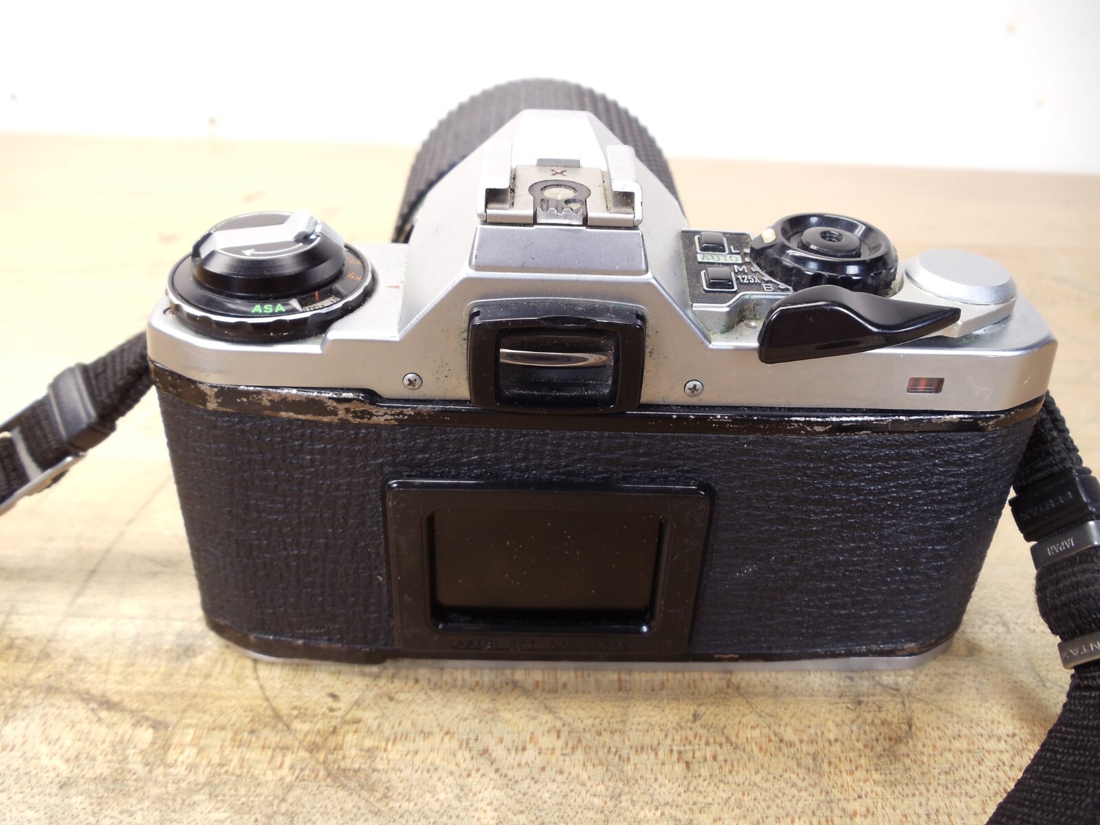 Pentax ME Super 35mm SLR Film Camera with 13.54.5 2870mm ZOOM lens