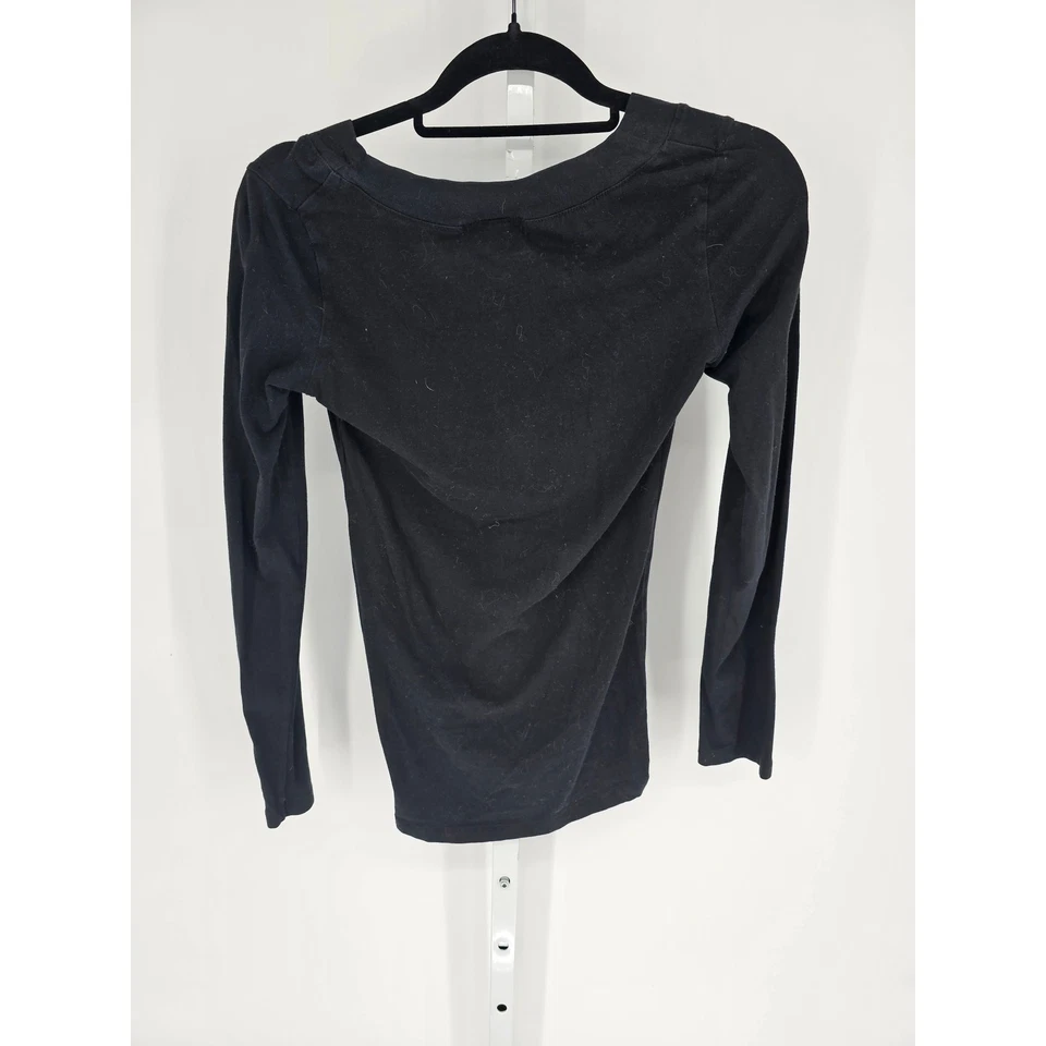 Camiseta Ambiance Apparel para mujer talla M cuello en V manga larga negra lisa ajustada Foto 3 de 3