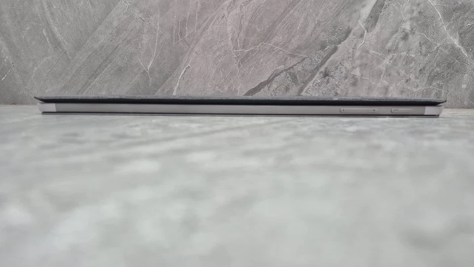 Microsoft Surface PRO 5th gen 1796 12"Tablet i7-7300U 8GBRAM 256GBSSD QHD Touch - Image 2 of 4