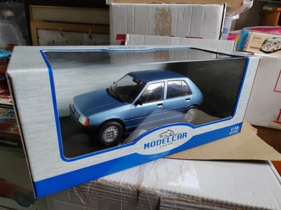 1/18 Boxed Model Car Group Mcg18491 Peugeot 205 GR met blue