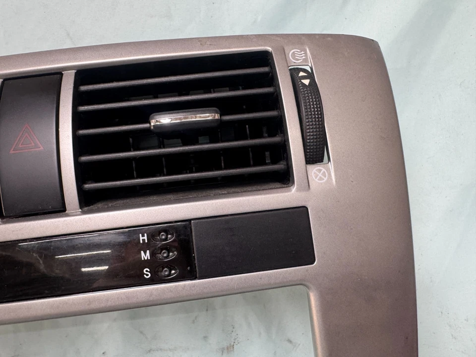 04-08 Suzuki Forenza AC controle climático calor rádio painel acabamento moldura relógio aberturas - Imagem 4 de 4