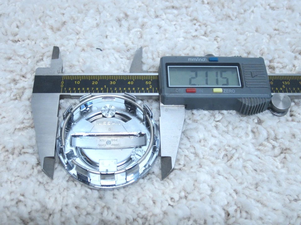 Tapa central de llantas de aleación Nissan Cube, Juke, Leaf, NV200 OEM 40343-2DR0A #2B-10 Foto 2 de 2