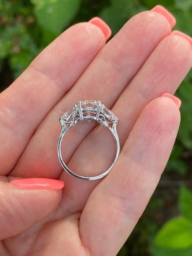 Bague de fiançailles 3 pierres IGI 2,72 ct E-VS1 laboratoire cultivé taille radiante diamant or 14 carats - Photo 6 sur 16