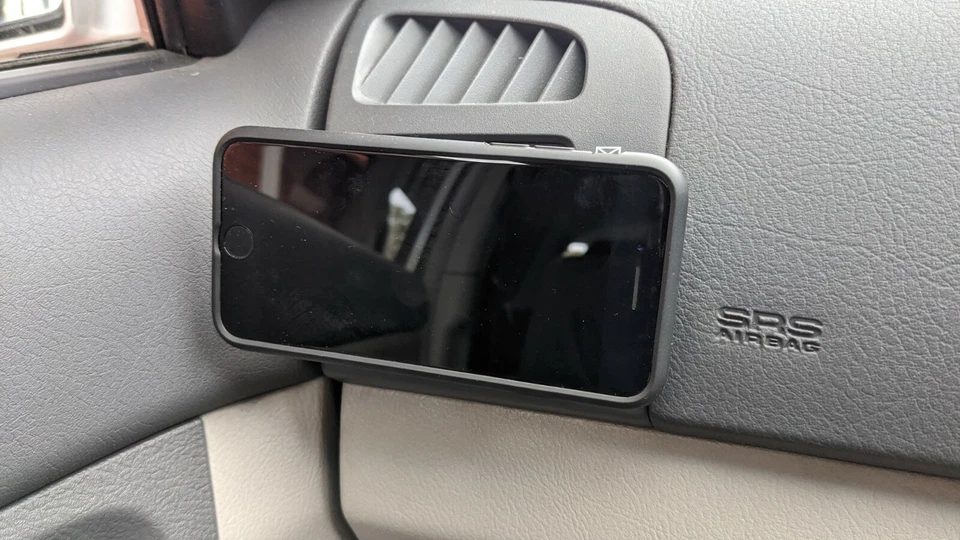 Phone Car Thin Vent Mount Clip (Compatible with Quad Lock) Thin Vent Version - Image 4 of 4