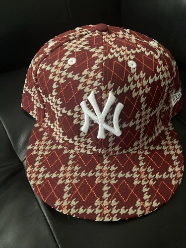 Rare New Era New York Yankees 59Fifty Fitted Hat. 100%, Rare Design. Size 7-7/8