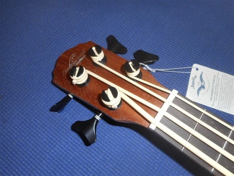 NUEVO Oscar Schmidt OUB200K Ukelele Caoba Bajo y Bolsa de Concierto! Foto 4 de 4