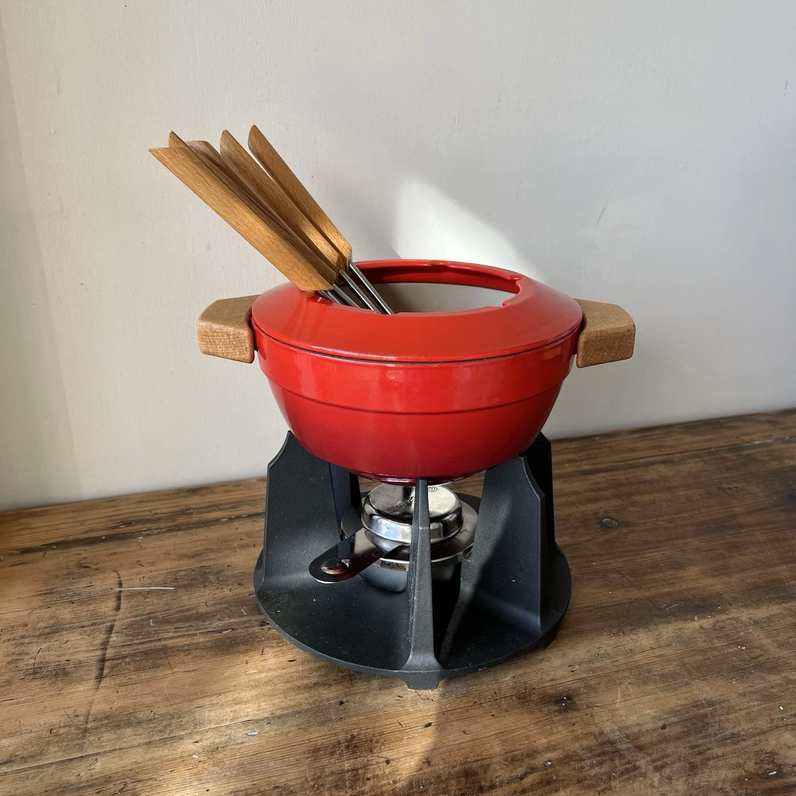 Le Creuset Fondue Set With Wooden Handles 2L Cherry Red Kitchenware