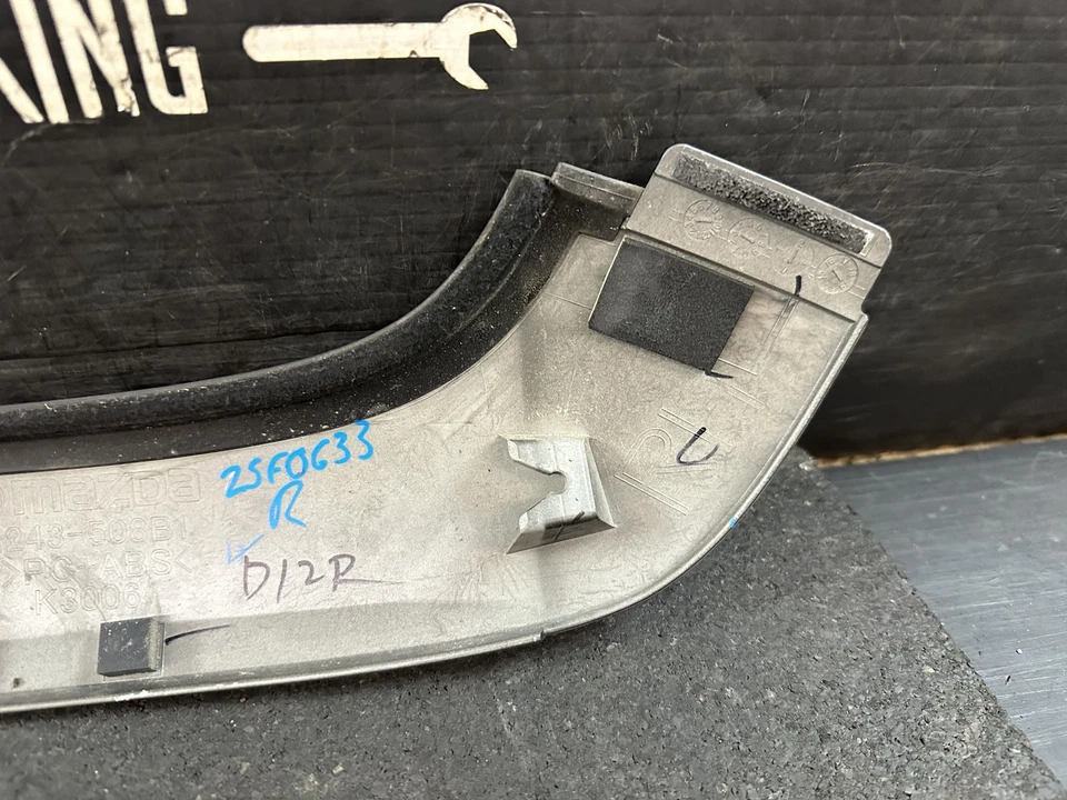 17-20 FIAT 124 SPIDER RIGHT PASSENGER SIDE WINDSHIELD TRIM MOULDING - Image 4 of 4