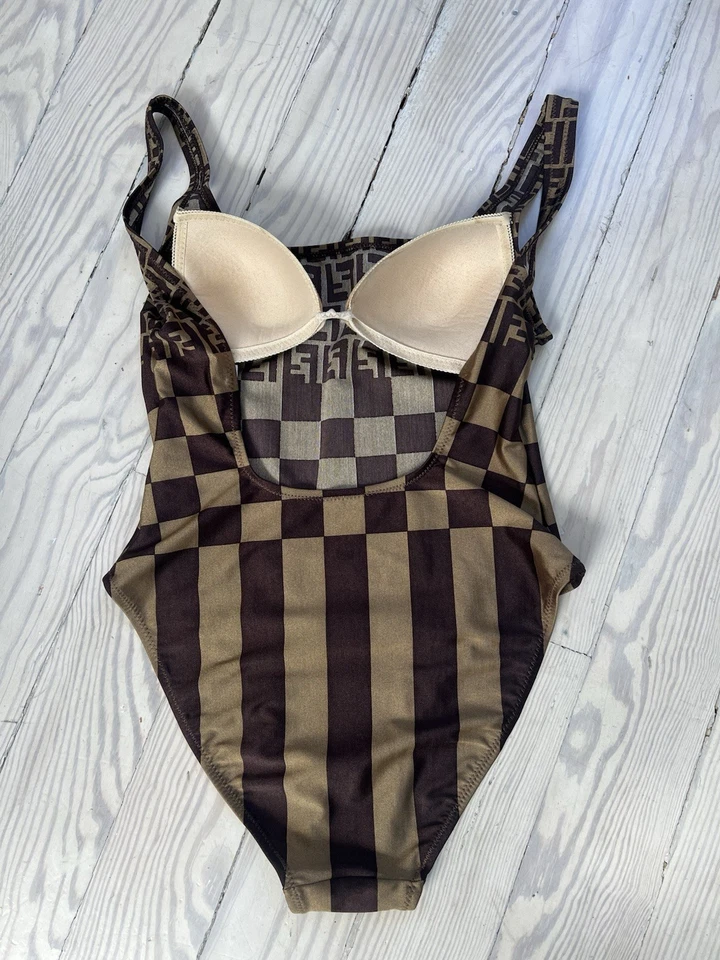 Traje de baño Fendi Zucca de una pieza marrón con monograma de la década de 1990 Foto 4 de 4