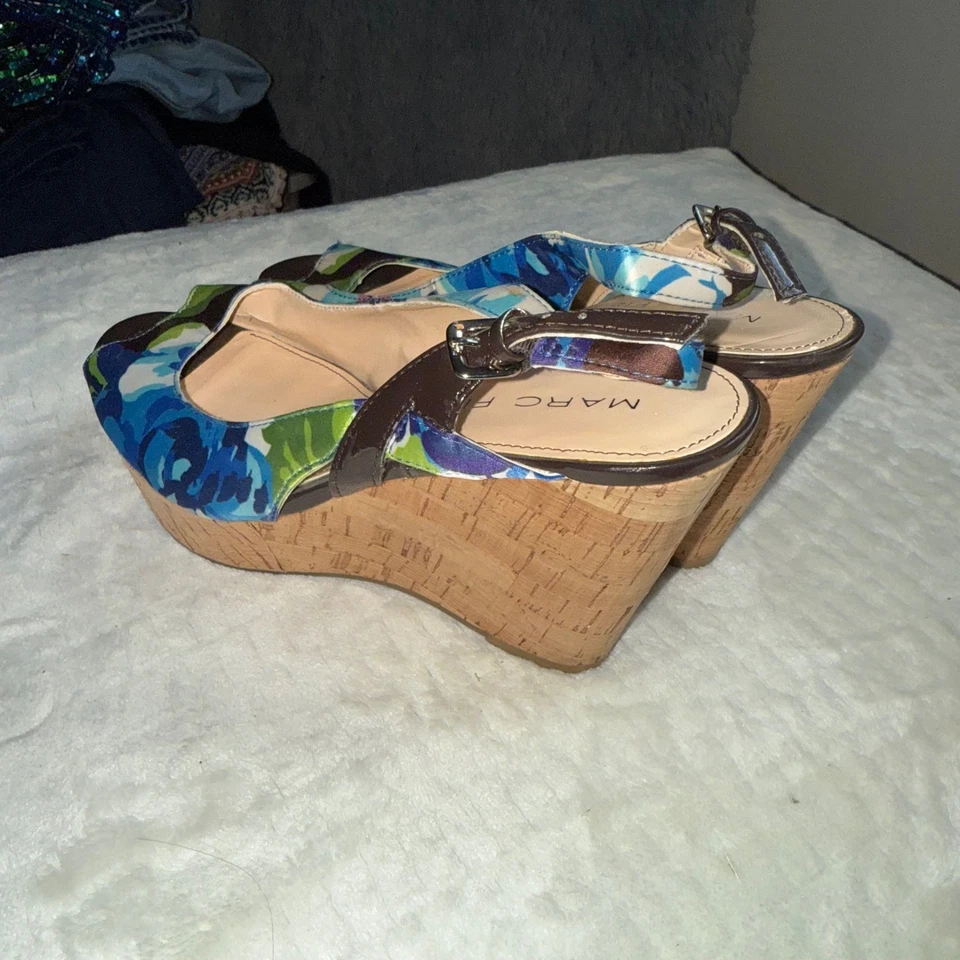 Sandalias de cuña florales Marc Fisher punta abierta tacón de corcho para mujer talla 7M de EE. UU. Foto 2 de 4