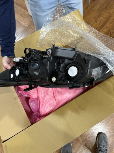 Headlight Set For 2013 2014 2015 Lexus ES350 Left and Right HID 2Pc - Picture 6 of 7