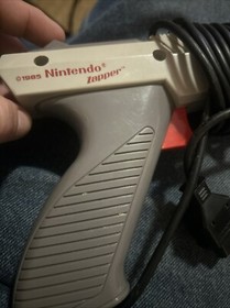 Original 1985 Nintendo NES Zapper Duck Hunt Gun Authentic NES-005 OEM Gray