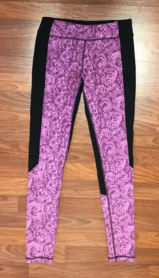 Leggings apertadas IVIVVA by Lululemon Train For The Game detalhe de renda rosa KID 14 - Imagem 3 de 4