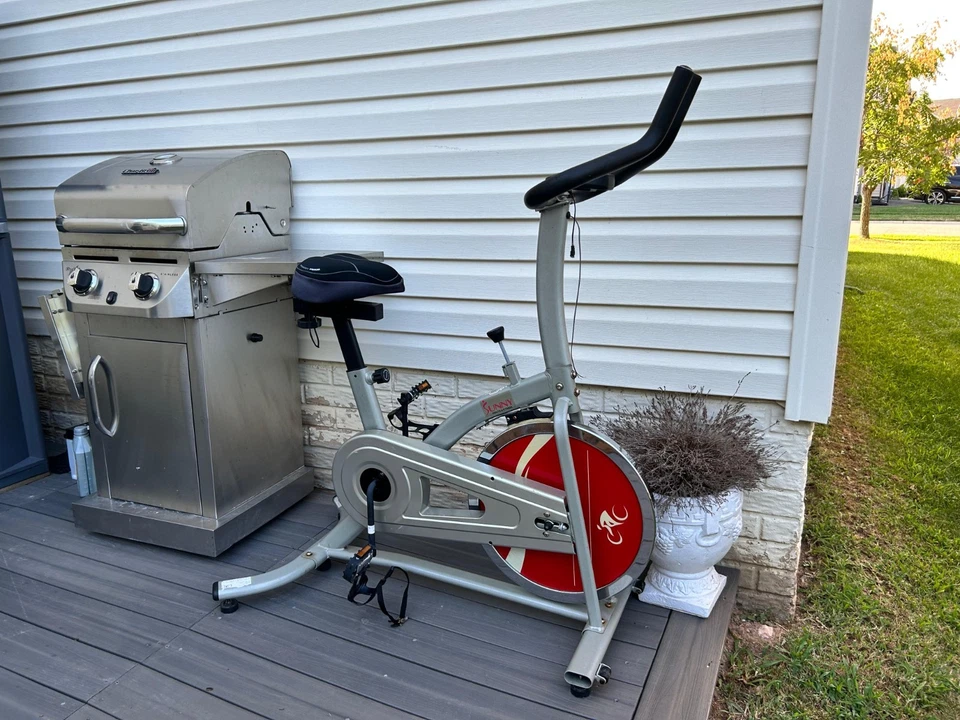 Bicicleta estática de ciclismo de interior Sunny Health Fitness SFB1423 Foto 3 de 4