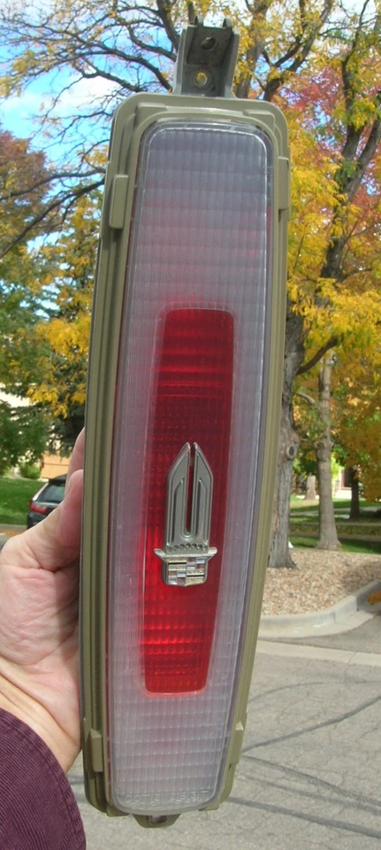 Lente de luz trasera izquierda o derecha Cadillac Fleetwood Brougham 1990-1992 OEM BONITO Foto 3 de 4