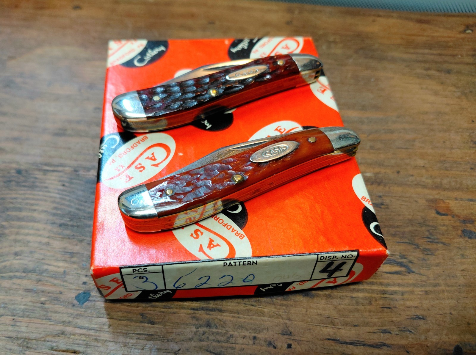 Vintage Case XX 1940-64, 2 Peanuts 6220 With Pumpkin Box Red & Late Rogers Bone