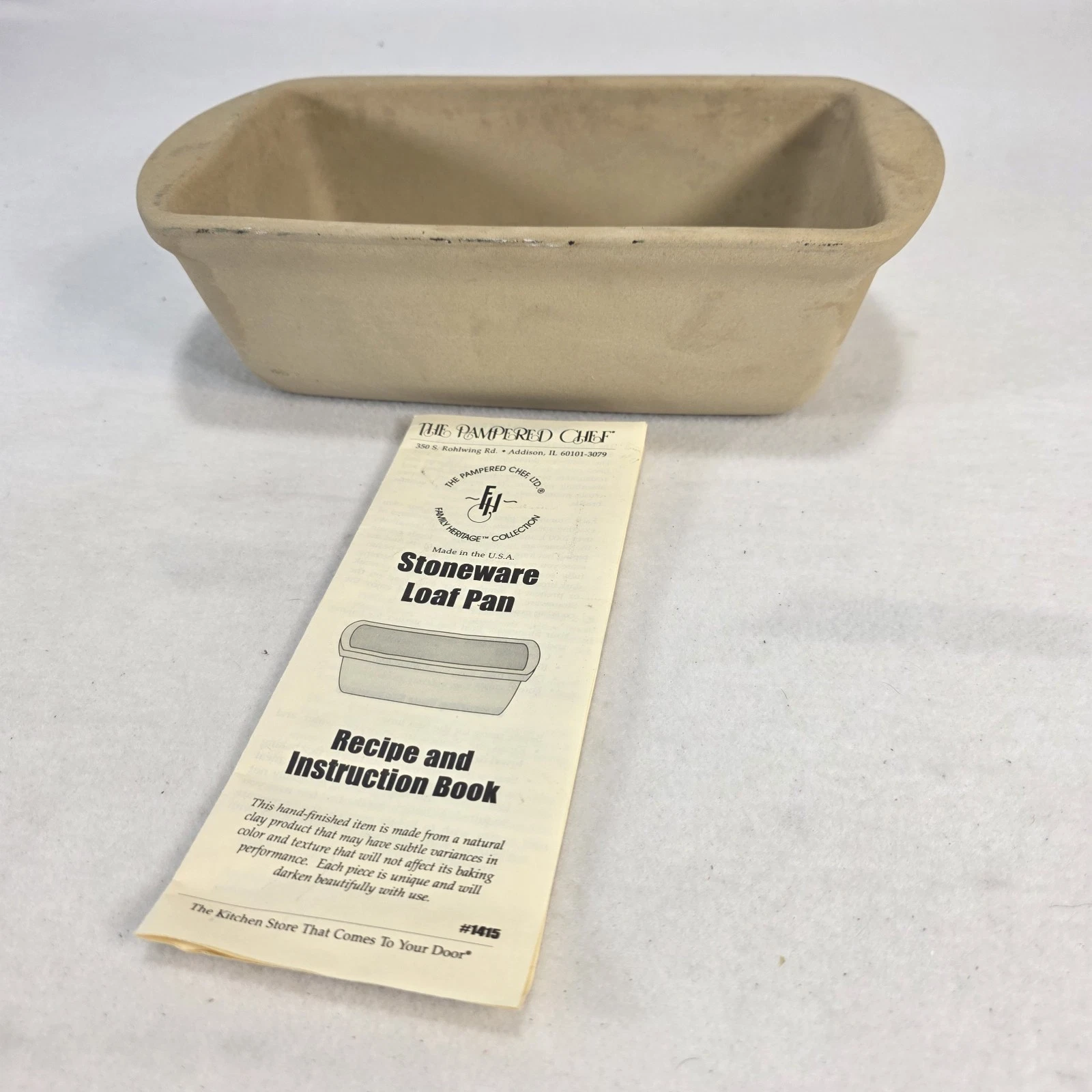 Pampered Chef Stoneware Loaf Bread Pan Family Heritage Collection Recipe Book