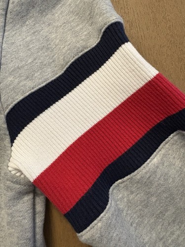 Tommy Hilfiger Hombre’s Gris Repujado Marca Cuello Redondo Sudadera Talla Mediana - Imagen 15 de 18