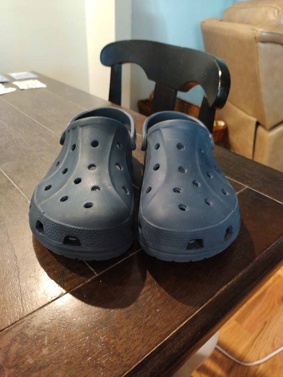 Crocs Mens Size 10 Womens 12 Clog Classic Slip on Navy Blue  display picture 1