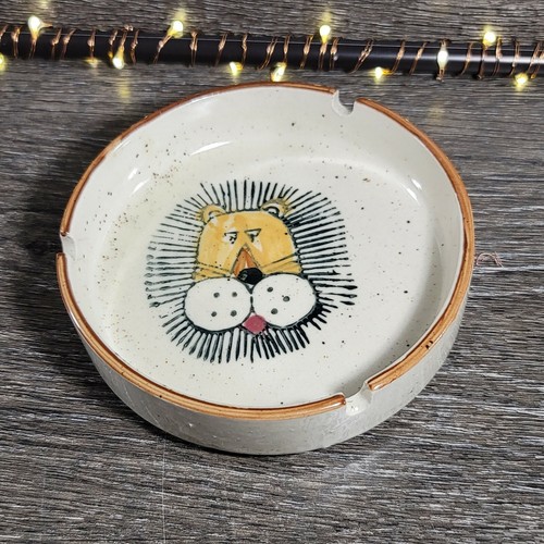 Vintage Ashtray or Trinket Dish Speckled Stoneware / ceramic / korea. Lion. - 第 1/6 張圖片