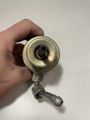 MERCEDES BENZ W124 FUEL PRESSURE REGULATOR BOSCH OEM #0438161001 
