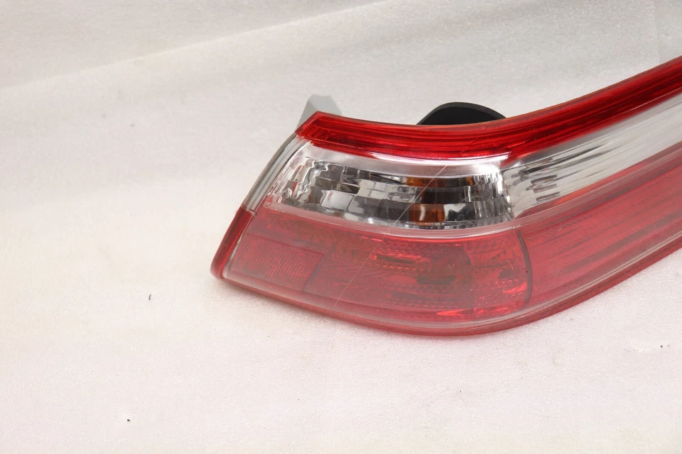 Luces traseras exteriores para pasajero derecho Toyota Camry 2007-2009 TYC Foto 2 de 4