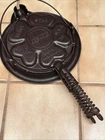 Rare GRISWOLD “HEART STAR”-#18 Waffle Iron-Low Base-w/Matching Paddles & Base ￼