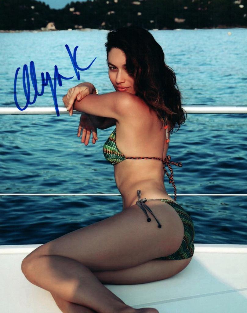 Olga Kurylenko autographed 8x10 Photo signed Picture pic and COA