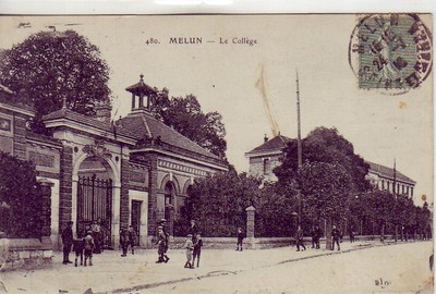 CPA Melun Maison Centrale et Eglise Notre Dame (1310372