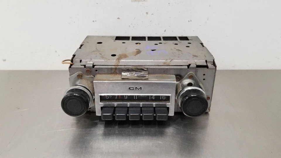 1971 CHEVY C20 CUSTOM RADIO AUDIO RECEIVER HEAD UNIT 7305841 - Image 3 of 4