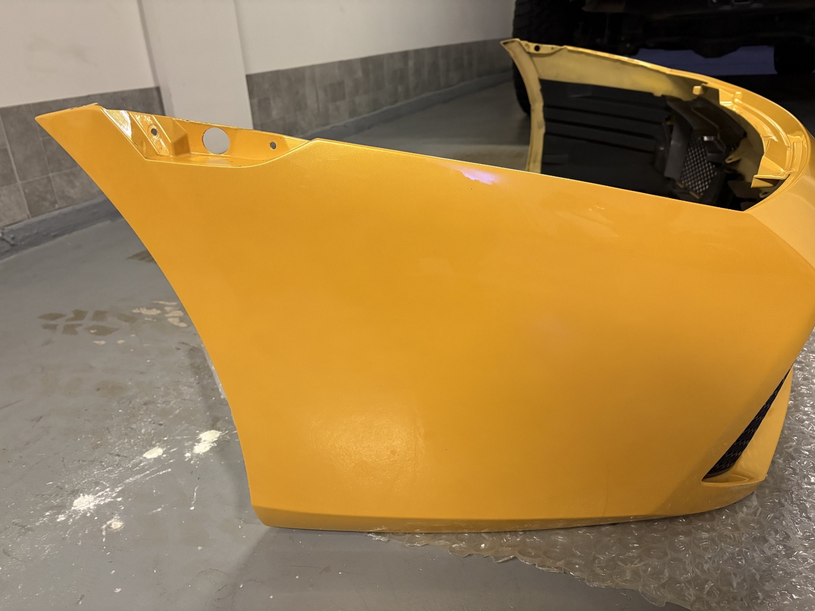 2004 LAMBORGHINI GALLARDO FRONT BUMPER GIALLO MIDAS with FRONT GRILLS