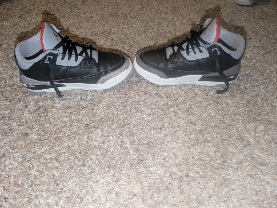 Boys Nike Air Jordan 3 Retro Black Cement Size 2y (DM0966-010) - Image 4 of 4