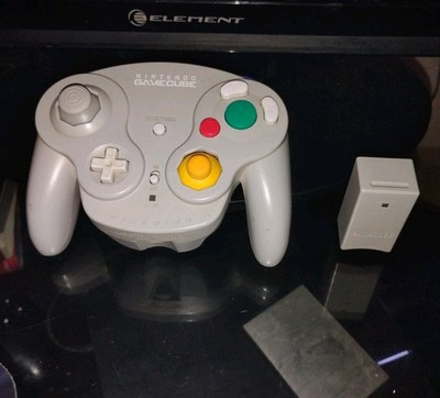 GameCube Wavebird Controller: w/ Receiver  & Back Cover - Works, Great Condition
