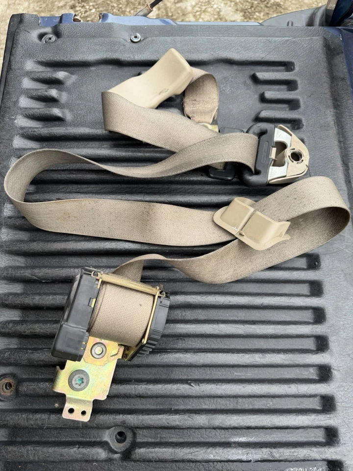 Cinturón de seguridad izquierdo conductor delantero doble cabina Ford F250 F350 99-04 bronceado Foto 4 de 4