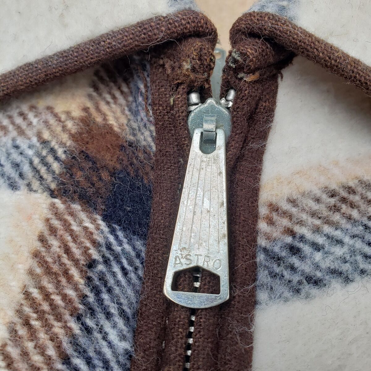 Vtg Reversible Mens Plaid Tan Vest Astro Zipper Pockets Vtg Reversible Mens Plaid Tan Vest Astro Zipper Pockets