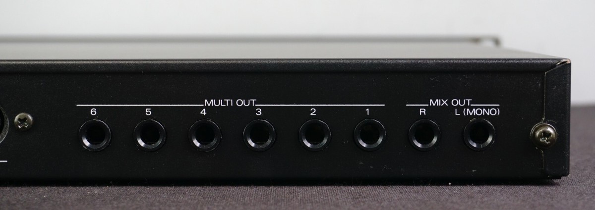 Roland R-8M Total Percussion Sound Module 1U Rack Mount Midi Drum