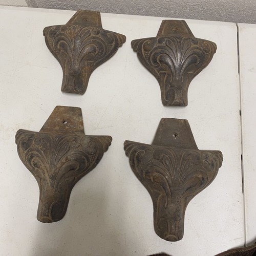 LOT OF 4 ANTIQUE CAST IRON ORNATE DESIGN FEET FOR CLAW FOOT BATH TUB