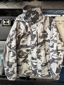 Simms Challenger Fishing Jacket Gray Camo Men’s S/P - In Mint Condition