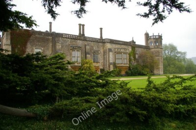 Foto 6x4 Lacock Abbey Südseite durch den Regen. Das Erkerfenster, o c2009