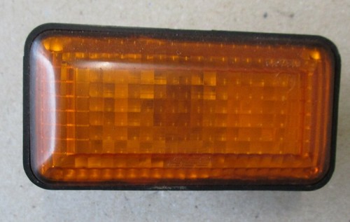 VW Golf III 3 Seiten Blinker Blinkleuchte Leuchte Kotflügel 1H0949117A