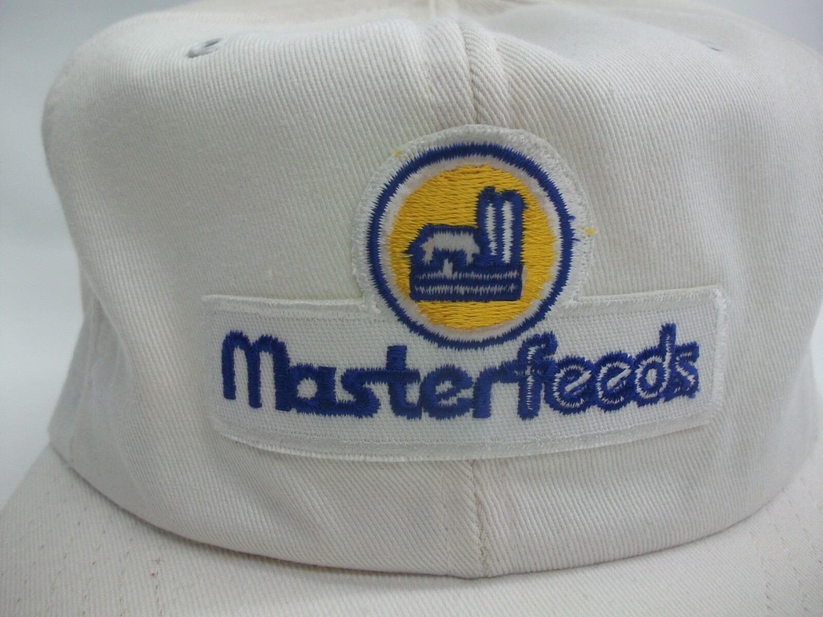 Master Feeds Patch Hat Vintage White Snapback Bas… - image 3