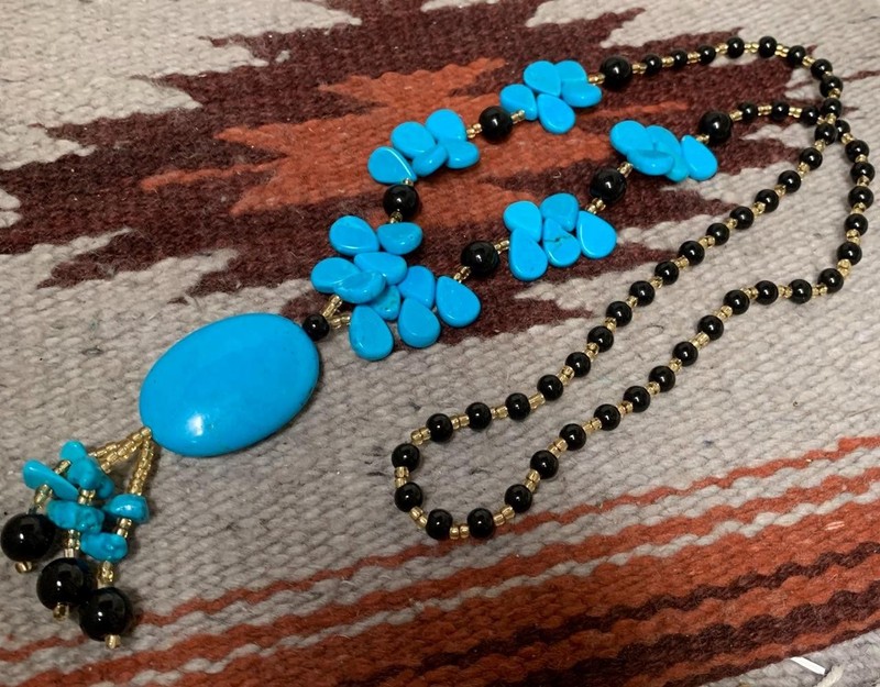 Howlite bead /pendant  necklace/30" //$0.85 combine s/h fee  (w152-w3)